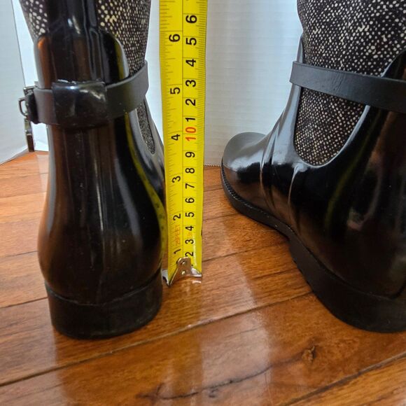 Michael Kors strech tall charm Rain Boots. Size 8 - Picture 7 of 11